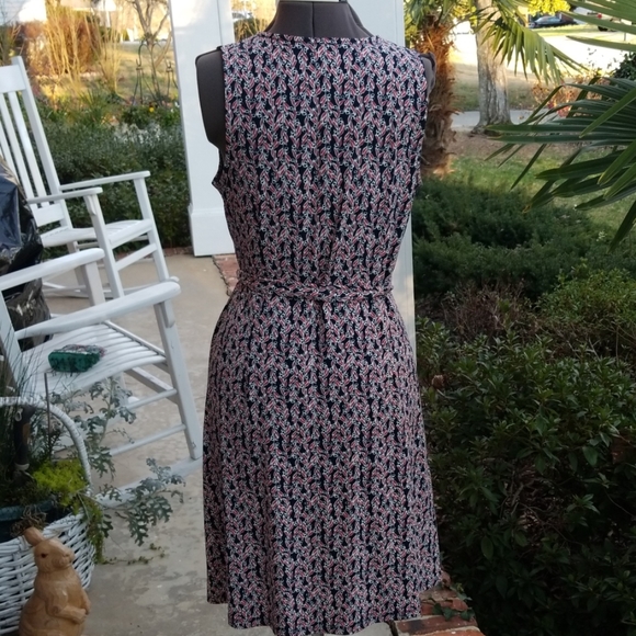 Loft Cross over Slimming Dress - Picture 6 of 8